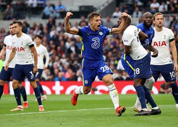 روي كين ينتقد أداء توتنهام أمام تشيلسي كانت مباراة بين رجال وأطفال