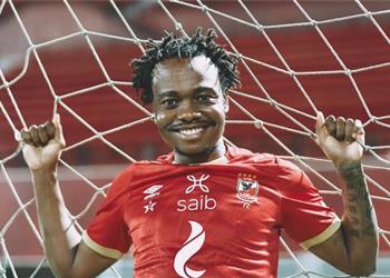 طبيب الأهلي يوضح موعد عودة بيرسي تاو ويصر ح لا يعاني من إصابة مزمنة