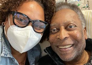 بيليه يطمئن جماهير كرة القدم حالتي الصحية تتحسن كل يوم للأفضل