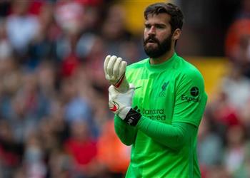 أليسون يشيد بـ فان دايك وكوناتي ويؤكد هجوم ليفربول يسهل مهمة الدفاع