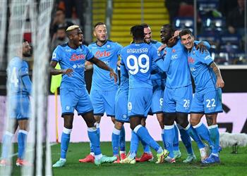 فيديو نابولي يتصدر الدوري الإيطالي برباعية أمام أودينيزي