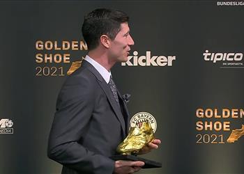 ليفاندوفسكي يتسلم جائزة الحذاء الذهبي الأوروبي 2021 بعد التفوق على ميسي