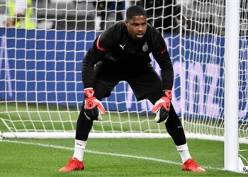 لاجازيتا ماينان حارس ميلان تعرض لهتافات عنصرية في مباراة يوفنتوس