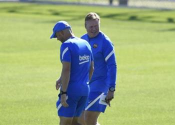 موندو ديبورتيفو تكشف كومان ألقى خطابه الغريب أمام الصحافة دون علم إدارة برشلونة