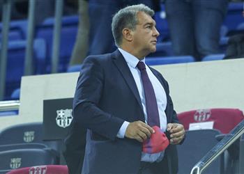 سبورت قرار هام لـ لابورتا تجاه خطاب كومان قبل مباراة برشلونة وقادش