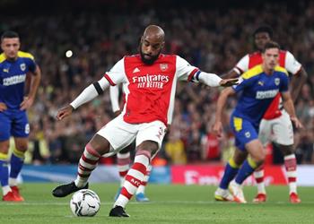 برشلونة ينافس أتلتيكو مدريد على لاكازيت ويخطط لخطف الصفقة في يناير