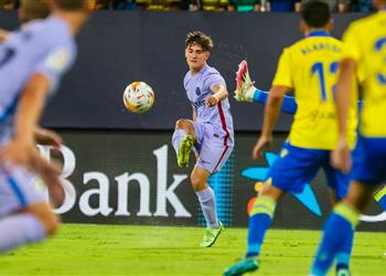 جافي يدخل تاريخ برشلونة بعد المشاركة أمام قادش في الدوري الإسباني