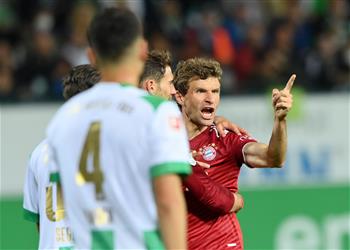 فيديو بايرن ميونخ يتصدر الدوري الألماني بثلاثية أمام جروتر فورت