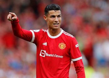 تشكيل مانشستر يونايتد أمام أستون فيلا رونالدو أساسي ا وكافاني يعود بديل ا