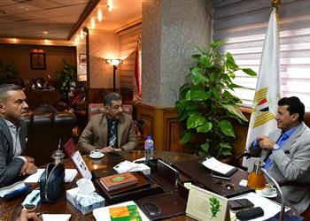 وزير الرياضة يبحث مع اتحاد السلة استعدادات استضافة كأس العالم للأندية