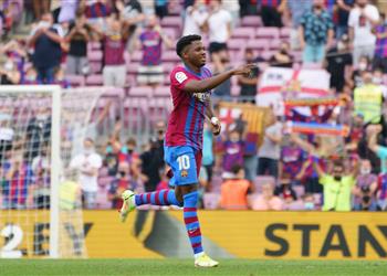 موندو توضح سبب احتفال فاتي بهدفه أمام ليفانتي مع طبيب برشلونة