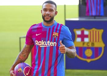 فان باستن ينتقد ممفيس ديباي يلعب بشكل استعراضي وما يقدمه لا يناسب برشلونة