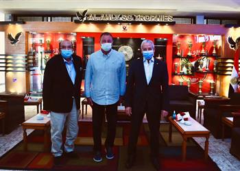 محمود الخطيب يجتمع بمديري قطاع الناشئين والأكاديمية وإدارتي التعاقدات واللوائح بالأهلي