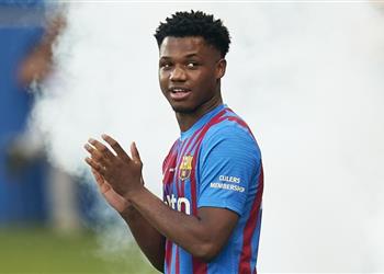 كواترو برشلونة يعمل على تجديد عقد فاتي وزيادة راتبه