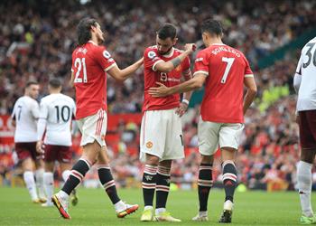 تشكيل مانشستر يونايتد أمام فياريال في دوري أبطال أوروبا رونالدو أساسي ا وكافاني بديل ا