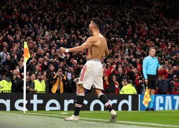 فيديو في الوقت القاتل كريستيانو رونالدو يسجل هدف مانشستر يونايتد الثاني أمام فياريال