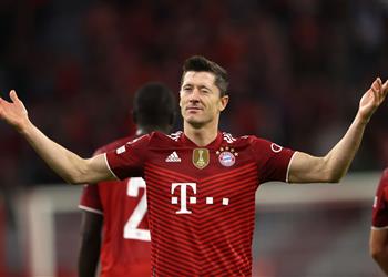 فيديو ليفاندوفسكي يتألق ويقود بايرن ميونخ لاكتساح دينامو كييف بخماسية في دوري أبطال أوروبا