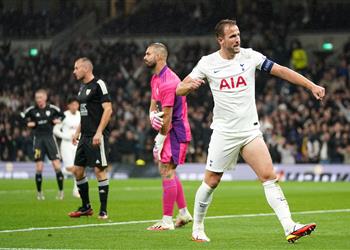 فيديو هاتريك هاري كين يقود توتنهام للفوز بخماسية على مورا السلوفيني