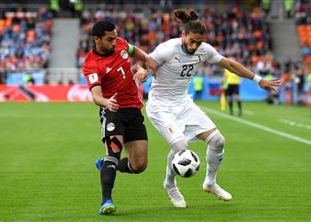عماد متعب يتحدث عن شارة قيادة منتخب مصر الحائرة بين فتحي وصلاح
