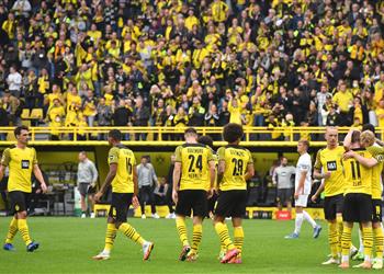 فيديو بوروسيا دورتموند يستعيد توازنه بثنائية أمام أوجسبورج في الدوري الألماني