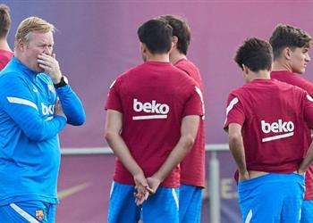آس كومان يثير غضب لاعبي برشلونة بعد مباراة أتلتيكو مدريد