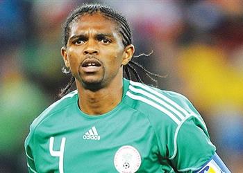 كانو مهاجم نيجيريا يستطيع منافسة محمد صلاح وماني على الأفضل في إفريقيا