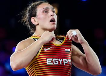 بعد غياب 15 عام ا وزير الرياضة يهنئ سمر حمزة على برونزية بطولة العالم للمصارعة