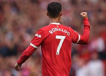 بعد تفوقه ضد محمد صلاح رونالدو ي علق على فوزه بجائزة لاعب الشهر في الدوري الإنجليزي