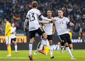 فيديو ألمانيا تفوز بصعوبة على رومانيا وهولندا تعبر لاتفيا في تصفيات كأس العالم