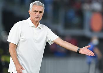 مورينيو يطالب روما بمنافسة برشلونة على صفقة مميزة من الدوري الألماني