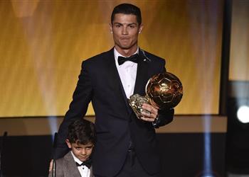 لاعب نيجيريا السابق رونالدو يستطيع الفوز بالكرة الذهبية رغم إخفاق البرتغال