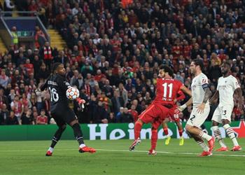 فيديو ضحية تصويبة محمد صلاح ميلان يعلن مدة غياب حارسه عن الملاعب