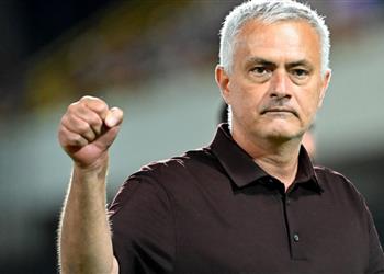 سبورت مورينيو يسعى لإنقاذ لاعب برشلونة من جحيم كومان