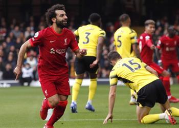 آس محمد صلاح يرتدي زي ميسي مصري من عالم آخر يقود ليفربول