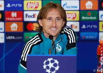 مودريتش بنزيما يستحق الكرة الذهبية وأرفض المقارنة بثلاثي برشلونة التاريخي