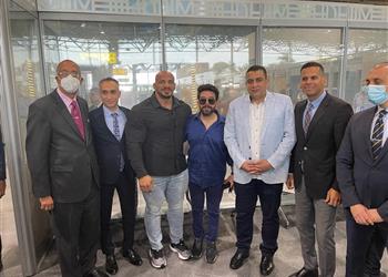 صورة استقبال حافل لـ بيج رامي في مطار القاهرة