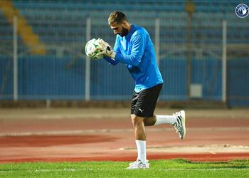 بيراميدز أحمد الشناوي ينزل الملعب لأول مرة بعد إصابته بالصليبي