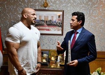 صور وزير الرياضة يستقبل بيج رامي بعد إنجاز مستر أولمبيا