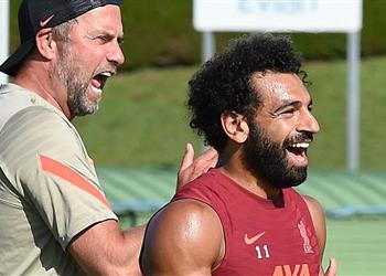 كلوب يضغط على إدارة ليفربول للاستجابة لمطالب محمد صلاح