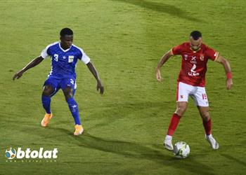 فيديو بمهارة رائعة أفشة يسجل هدف الأهلي الثالث أمام الحرس الوطني