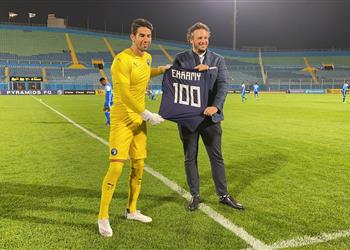 بيراميدز يحتفل بإنجاز شريف إكرامي في البطولات القارية قبل انطلاق مباراة عزام بالكونفدرالية