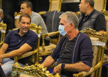 صور كيروش يحضر مباراة بيراميدز وعزام التنزاني رفقة جهازه المعاون بـ منتخب مصر