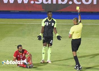 ناصر عباس الأهلي استحق ركلة جزاء أمام الحرس الوطني وكان يجب طرد حارسهم