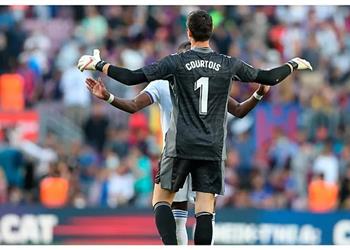 كورتوا يشيد بزميله في ريال مدريد بعد الفوز أمام برشلونة مؤلم للمدافعين