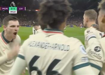 صرخ في زملائه رد فعل م ثير لـ روبرتسون بعد هدف محمد صلاح الثالث أمام مانشستر يونايتد