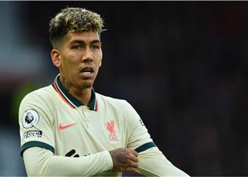 فيديو تصرف رائع من فيرمينو تجاه أحد مشجعي مانشستر يونايتد بعد خماسية ليفربول