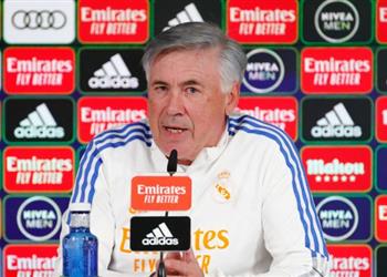 أنشيلوتي يوجه اللوم إلى جناح ريال مدريد بعد مناوشات جماهير برشلونة