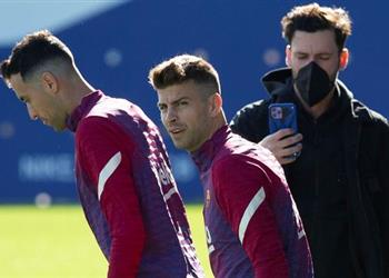 بيكيه وبوسكيتس يعلقان على إقالة كومان من برشلونة