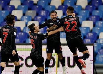 فيديو نابولي يستعيد صدارة الدوري الإيطالي بثلاثية أمام بولونيا