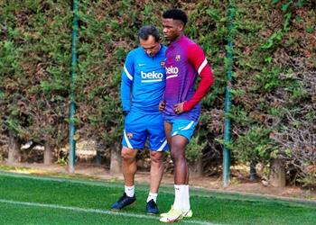 مران برشلونة بارجوان يستدعي لاعبا عربيا وغياب سداسي الفريق على رأسهم فاتي